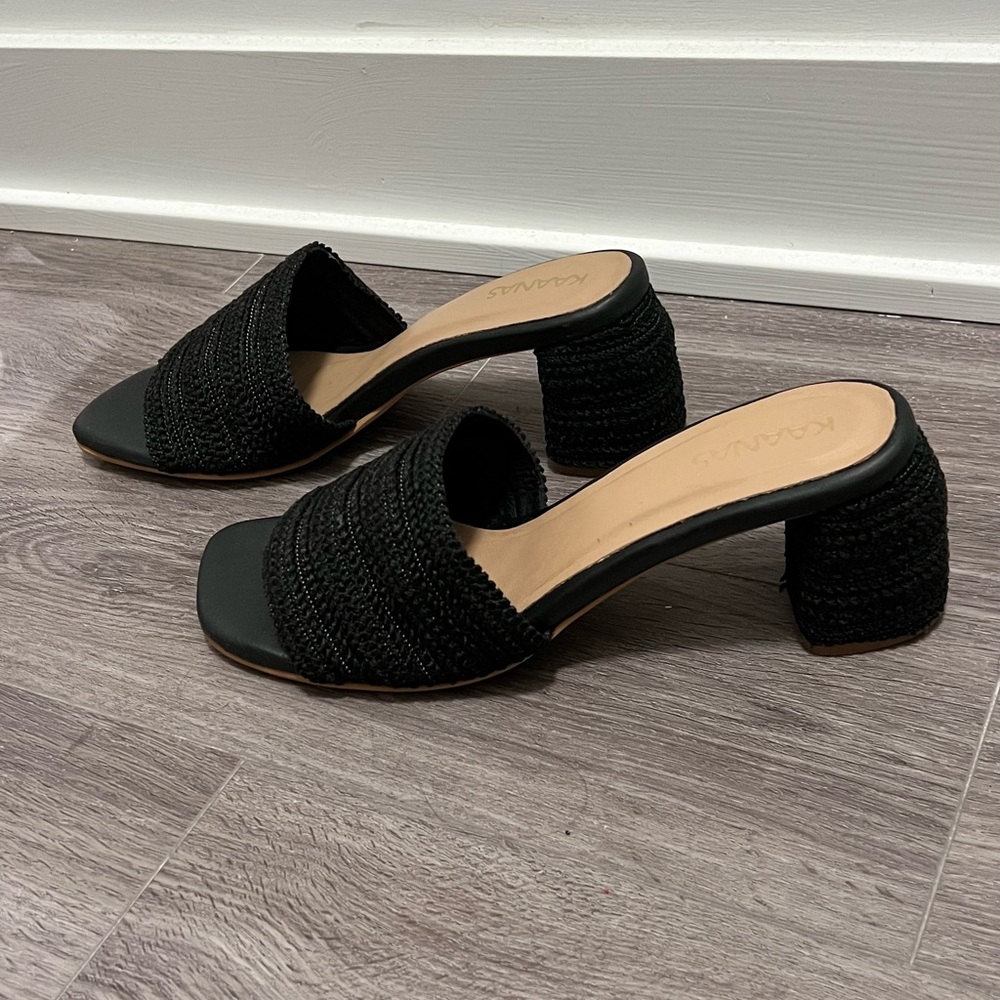 Kaanas Black Sandals